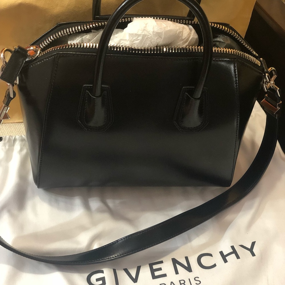 Handbags - Picture 6 of 8